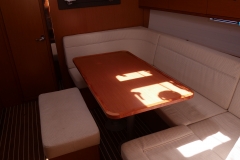 Bavaria 41 - Table carré